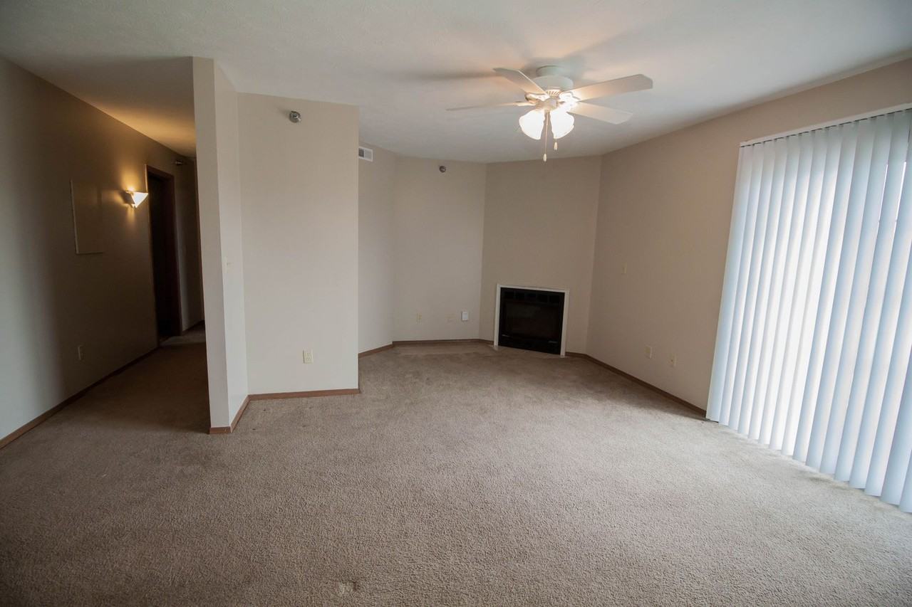 5 Christopher Way - Photo 3 of 15