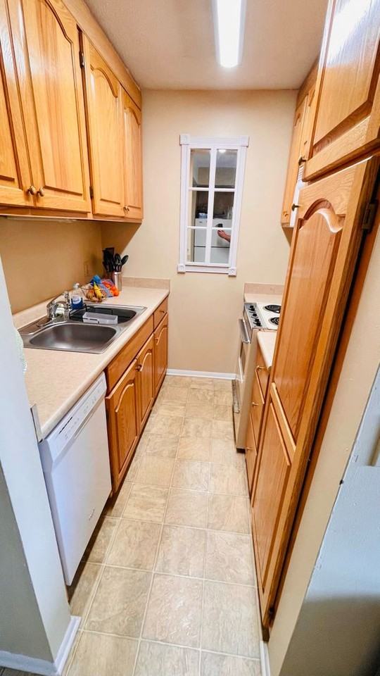 555 W Glenn Ave #203