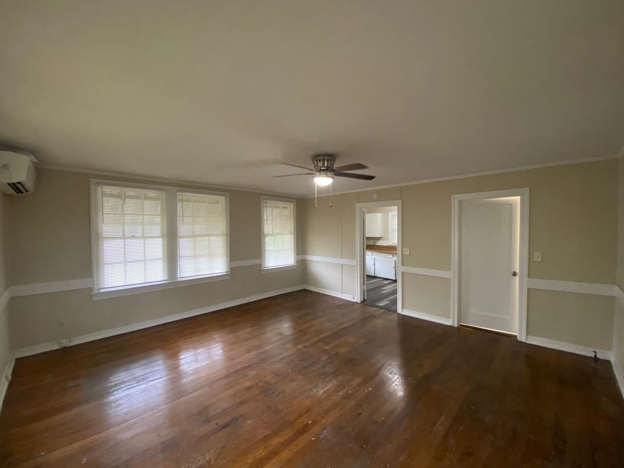 2317 Bertha St - Photo 3 of 12