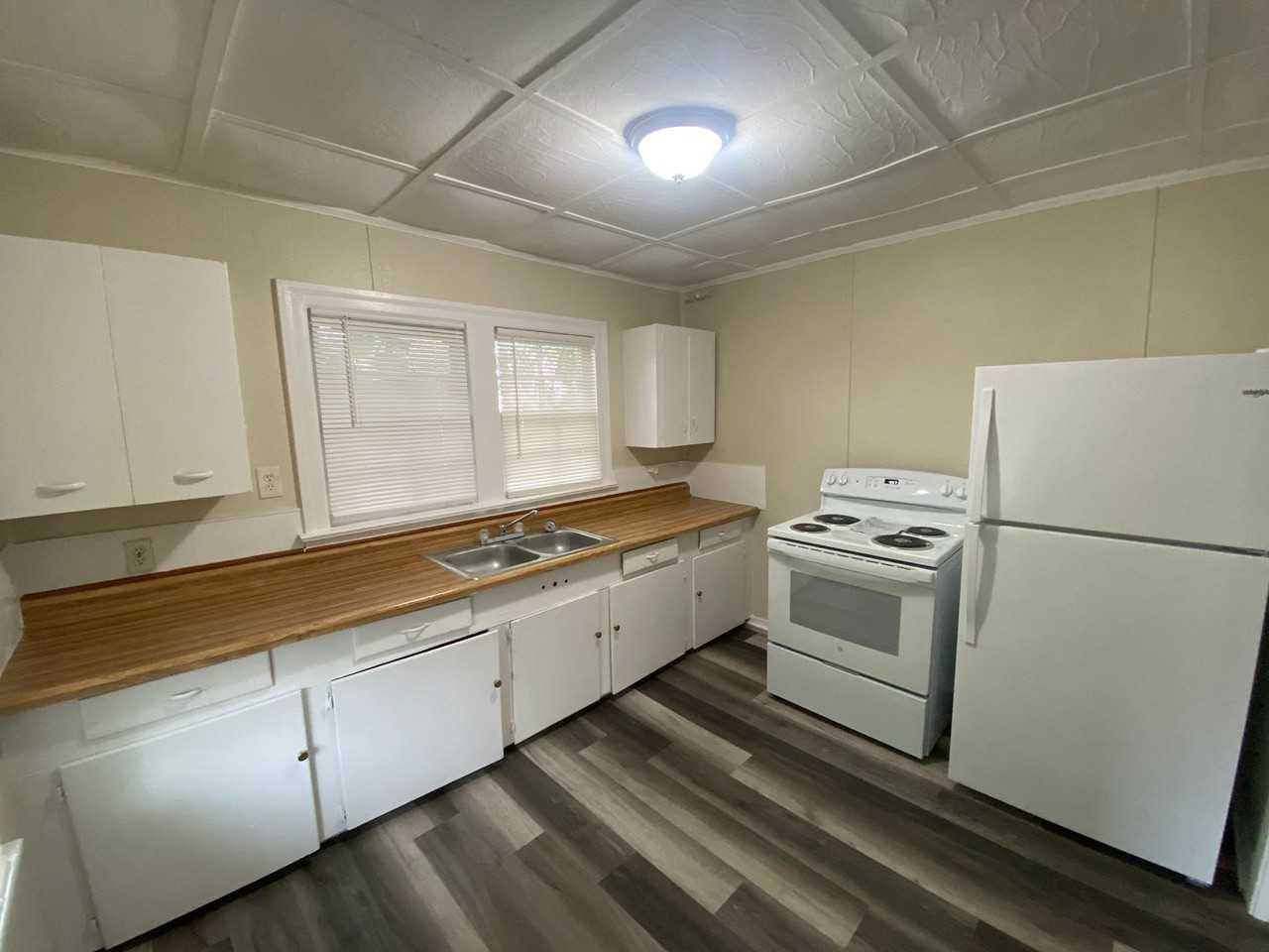 2317 Bertha St - Photo 4 of 12