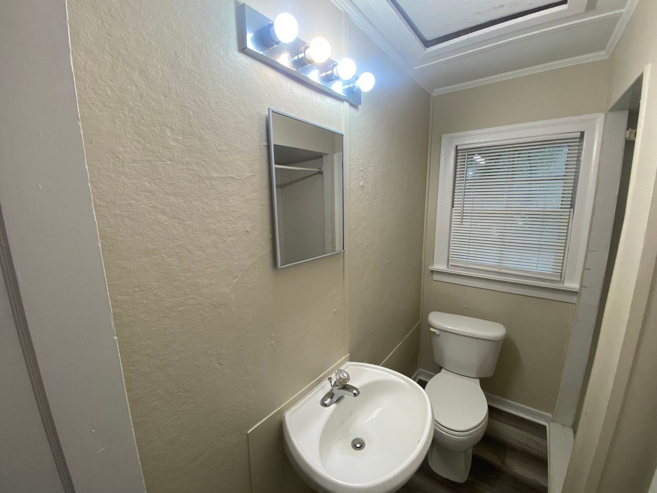 2317 Bertha St - Photo 7 of 12