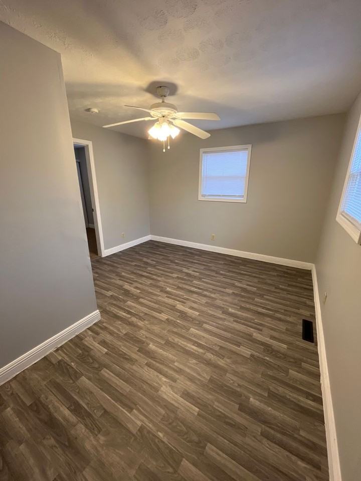 1218 E 23rd Ave - Photo 5 of 10