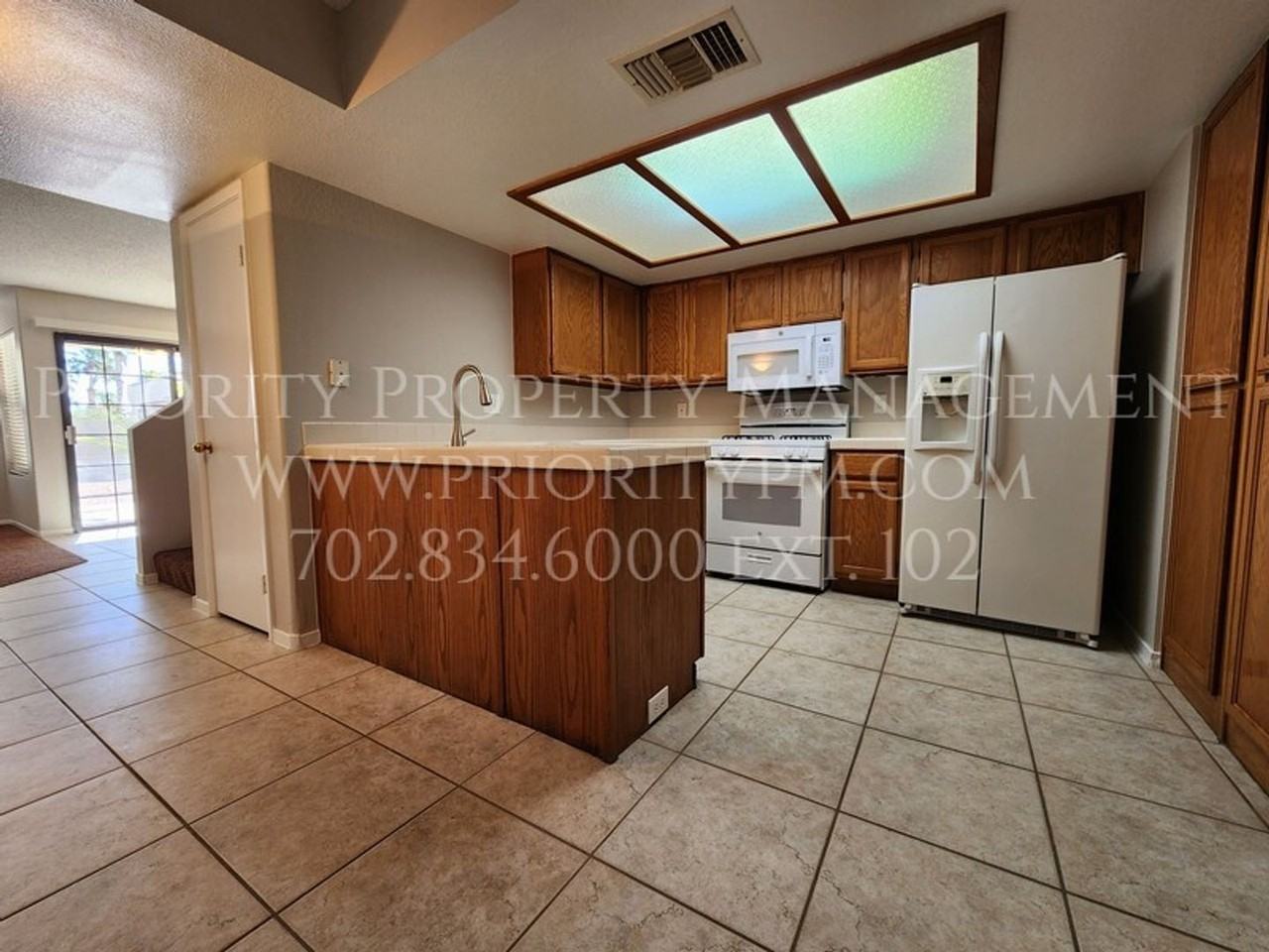 2052 Waverly Cir - Photo 3 of 12