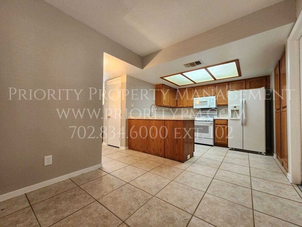 2052 Waverly Cir - Photo 6 of 12