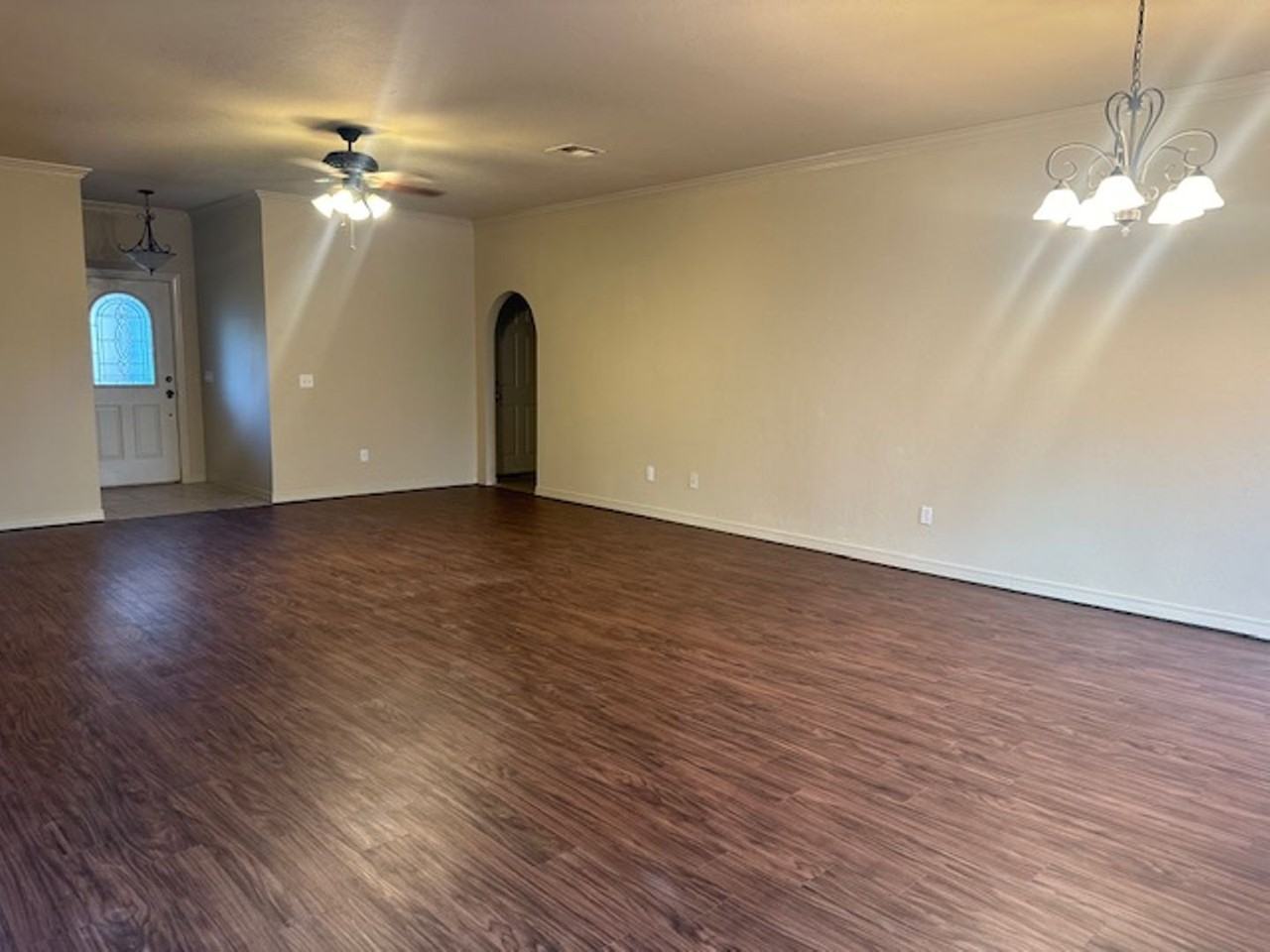944 N Windermere Dr - Photo 2 of 11
