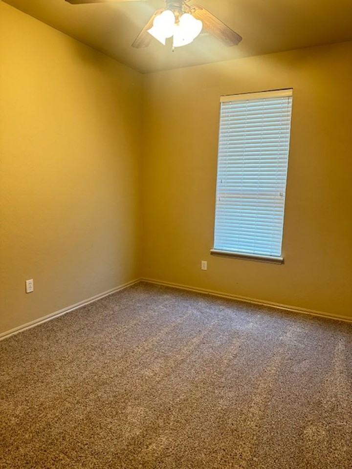 944 N Windermere Dr - Photo 5 of 11