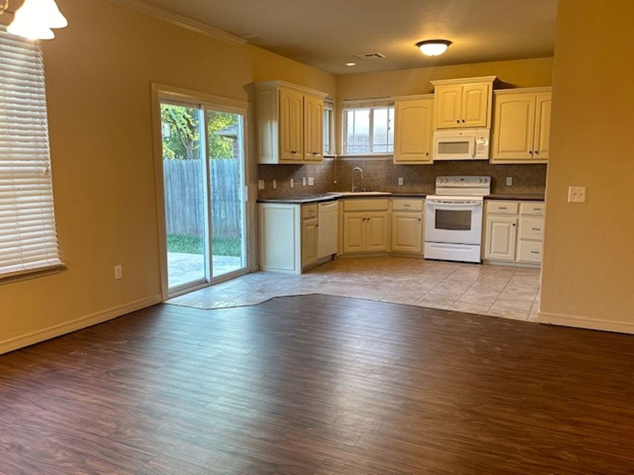 944 N Windermere Dr - Photo 6 of 11