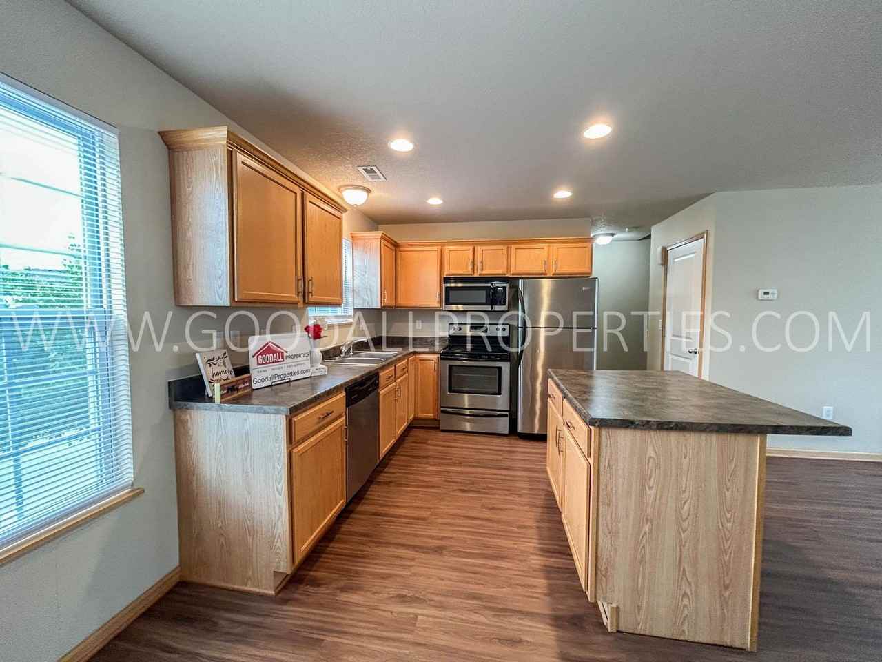 2150 Ne 18th St #83 - Photo 2 of 16