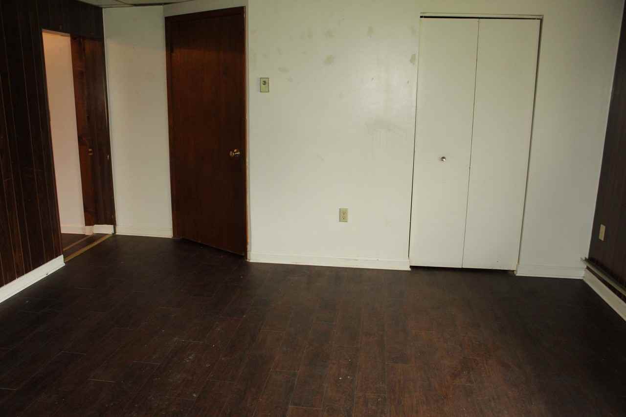 837 York St - Photo 3 of 6