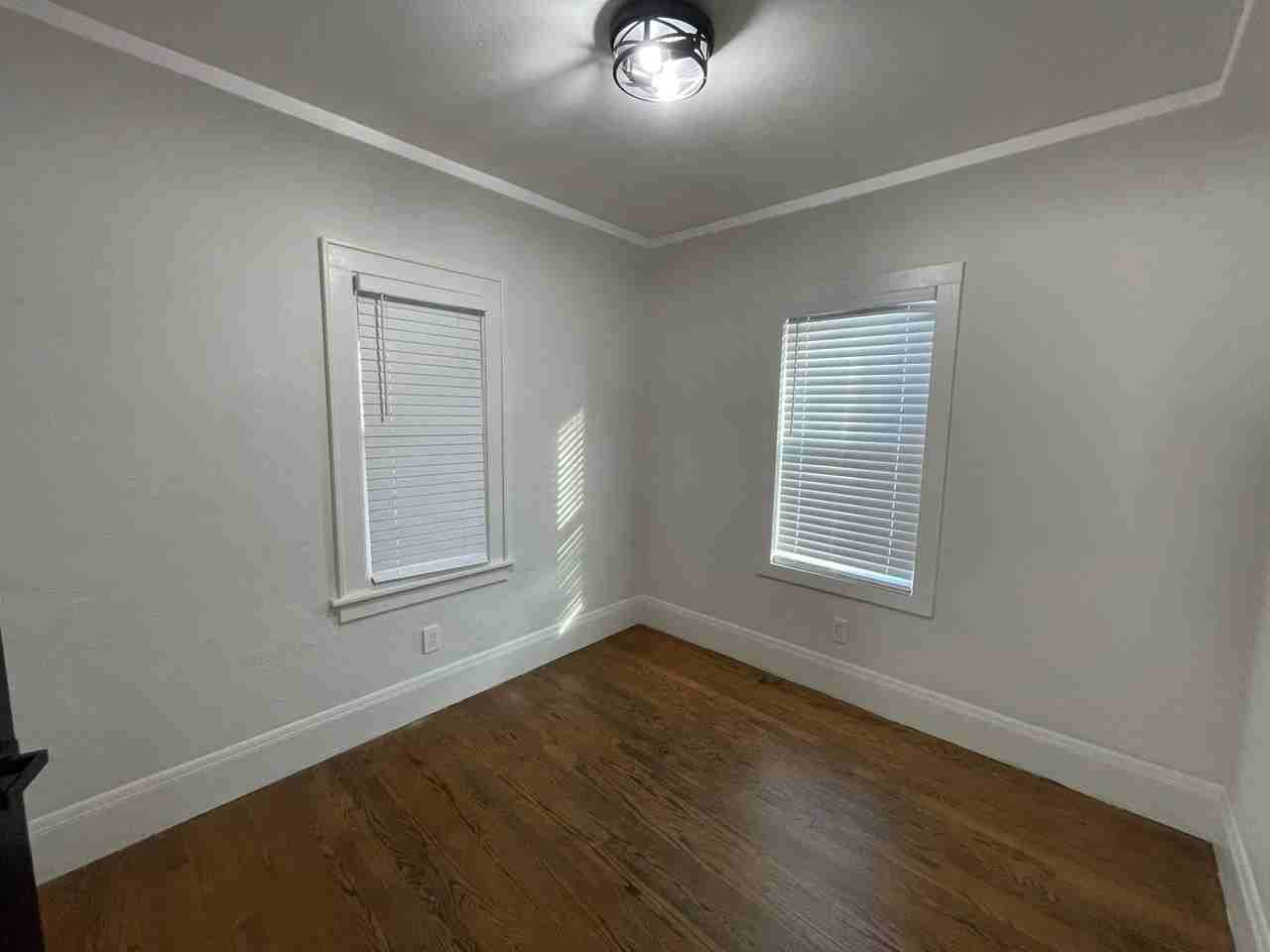 911 W Eula Ct - Photo 2 of 6