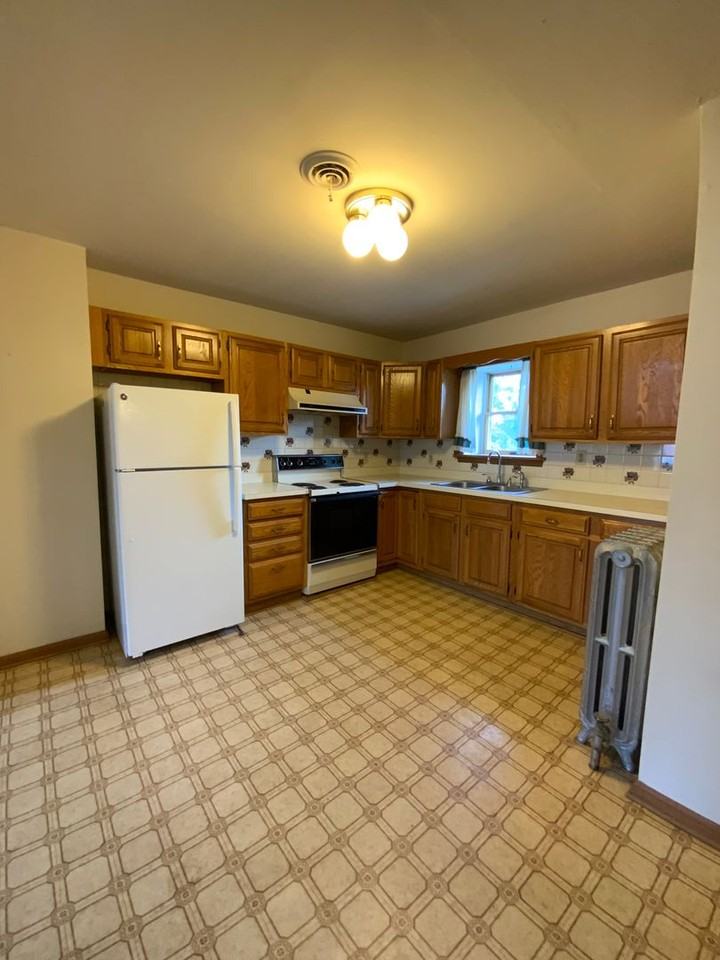 140 W MAIN STREET - Photo 2 of 12