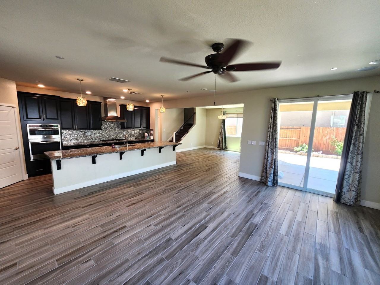 4549 Maple Crest St - Photo 5 of 34