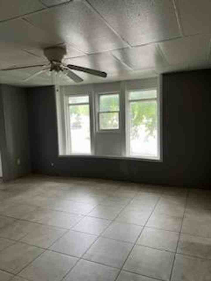 415 West Market Street - Photo 2 of 15