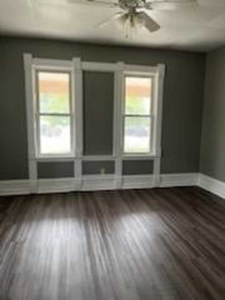 415 West Market Street - Photo 3 of 15