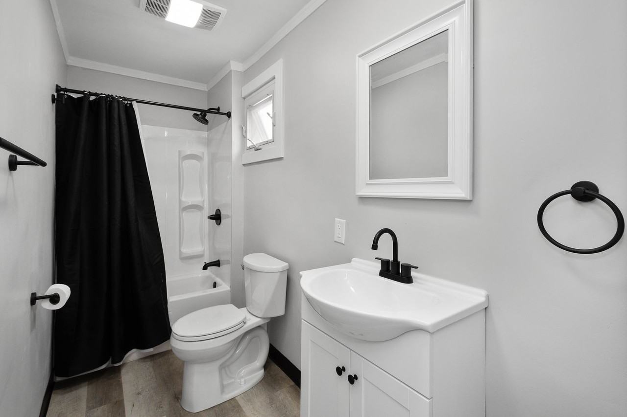 1908 Mcclure St - Photo 2 of 22