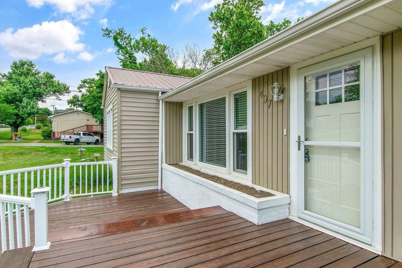 407 Robertson St - Photo 2 of 24