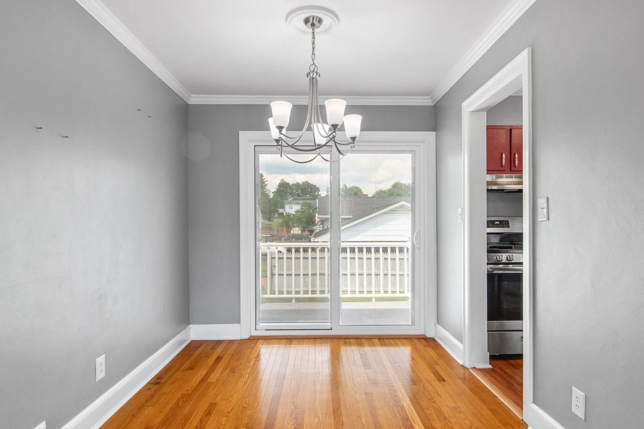 407 Robertson St - Photo 5 of 24