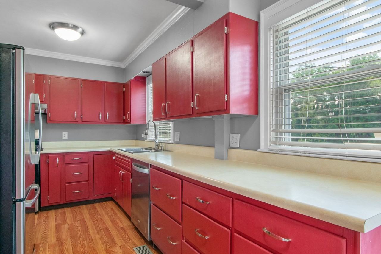 407 Robertson St - Photo 6 of 24