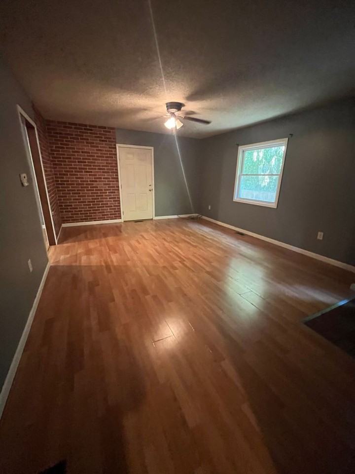 293 Pine St - Photo 3 of 9