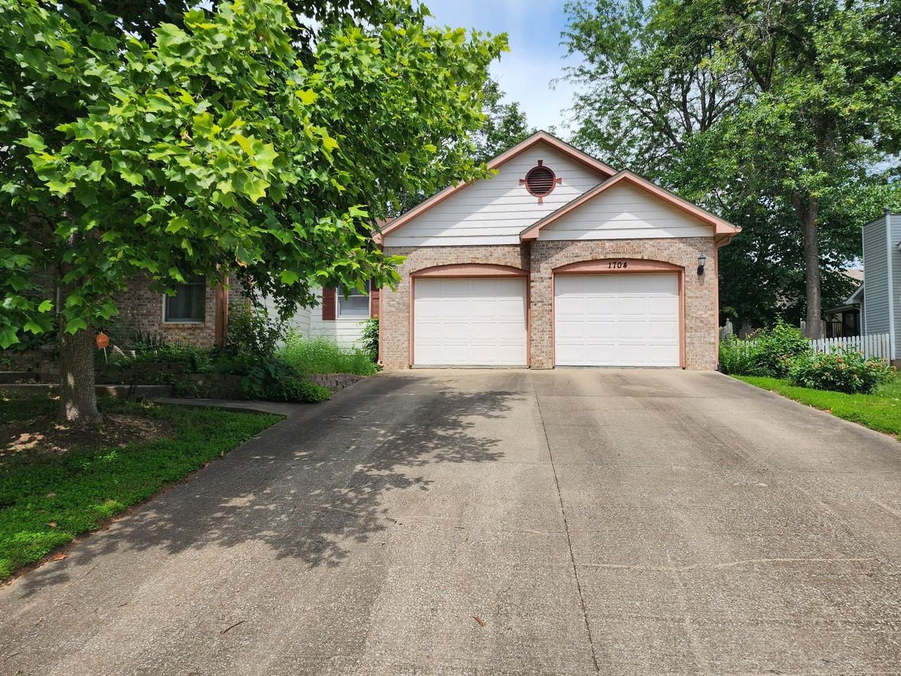 1704 Oak Cliff Pl - Photo 2 of 33