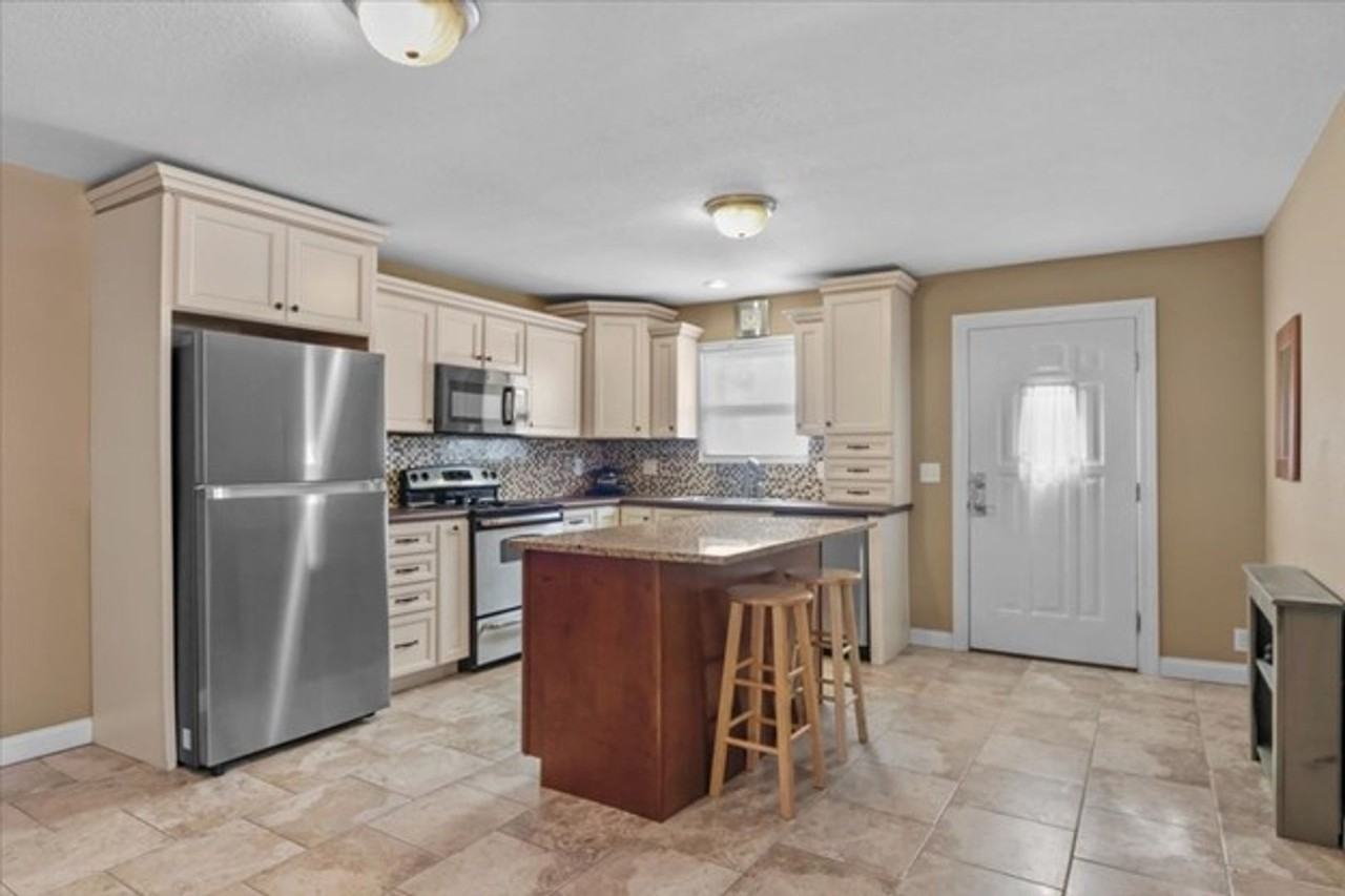 1408 S Madison St - Photo 6 of 27