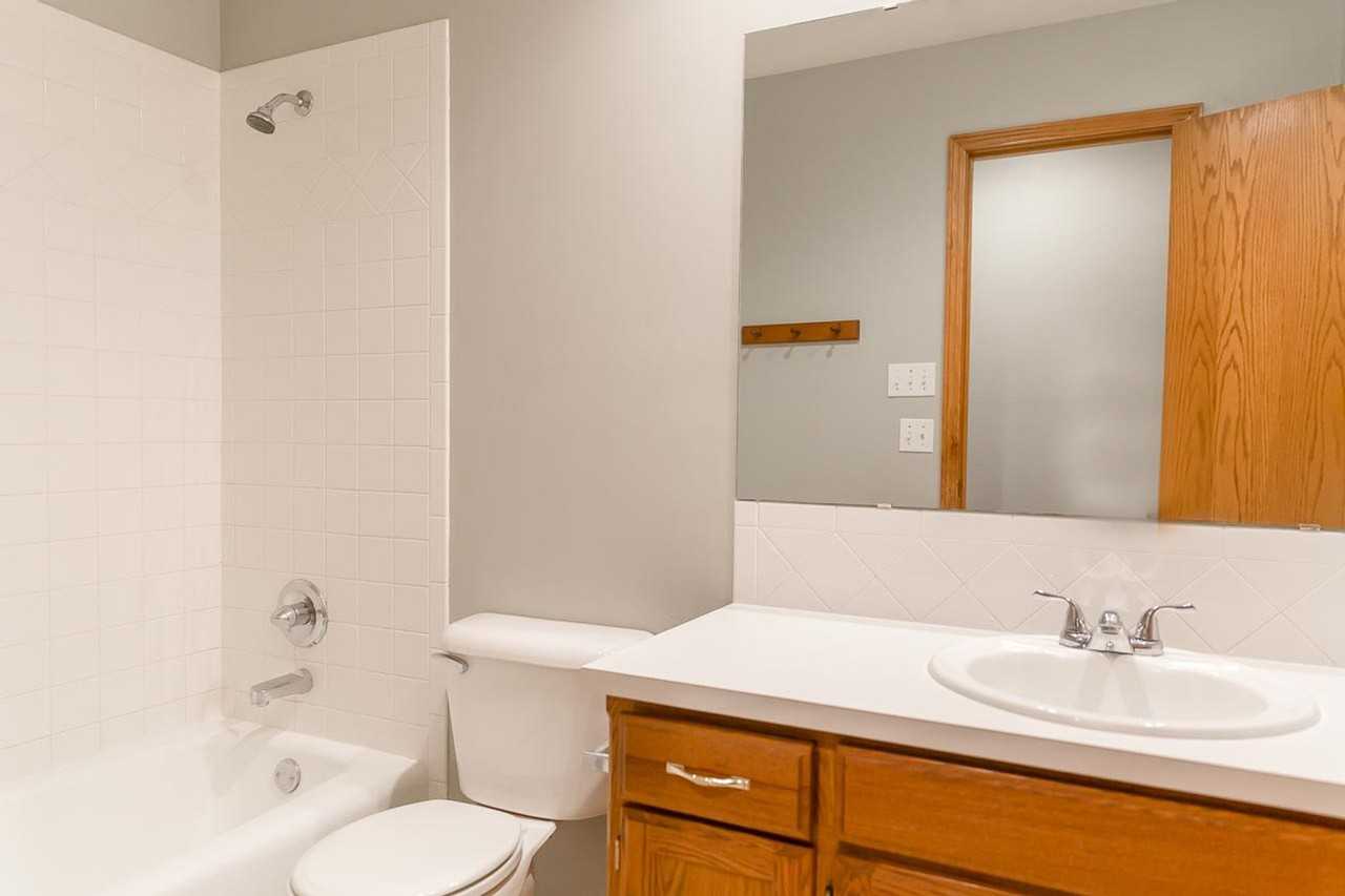 211 Oakdale Dr - Photo 3 of 22