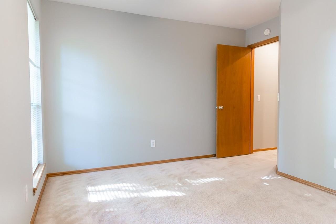 211 Oakdale Dr - Photo 6 of 22