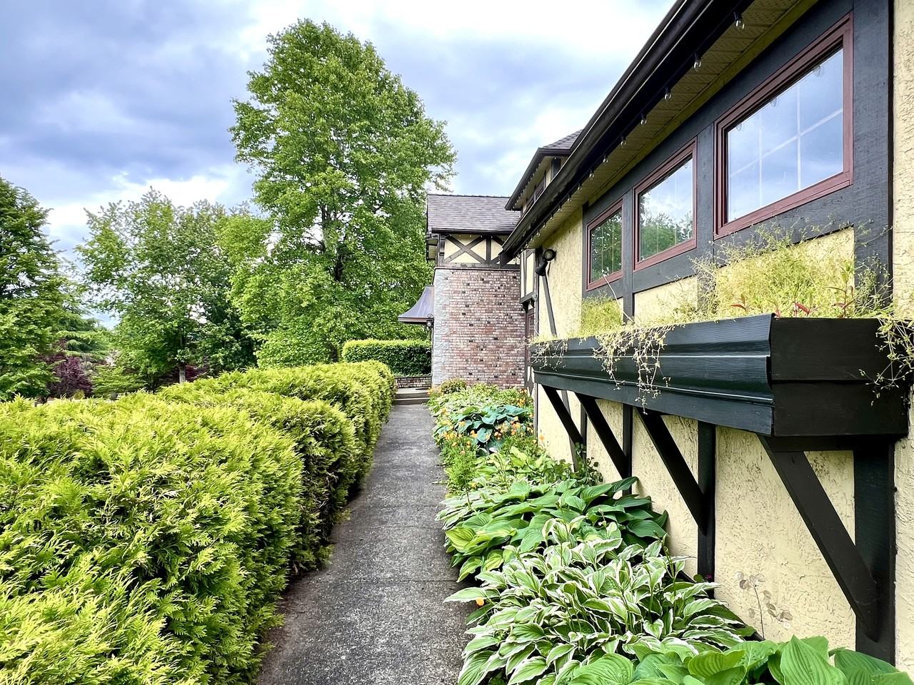 17302 29 Avenue - Photo 3 of 23