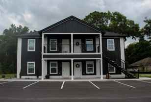 450 Nw Lake City Ave #101 - Photo 1 of 1