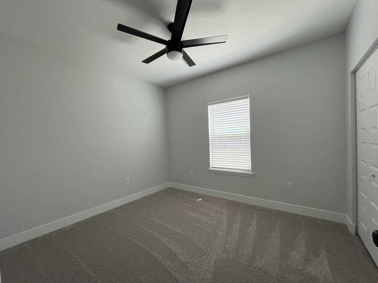 450 Nw Lake City Ave #101 - Photo 6 of 15