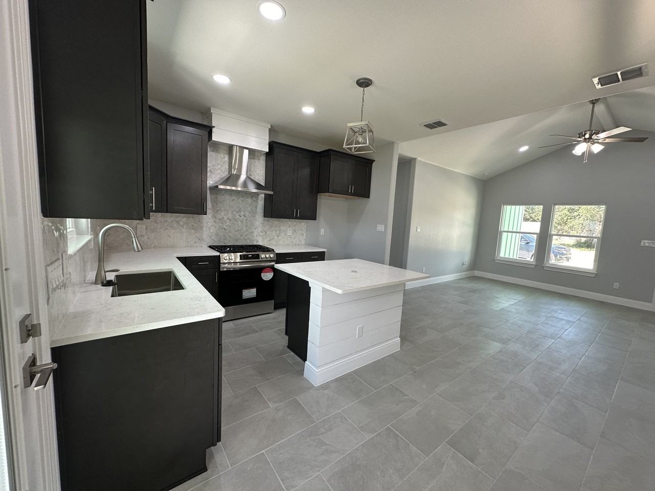 136 Breezeway Dr #NA - Photo 5 of 24