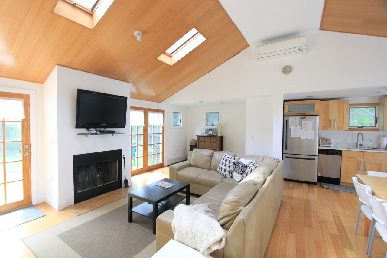 115 School St #B - Photo 3 of 9