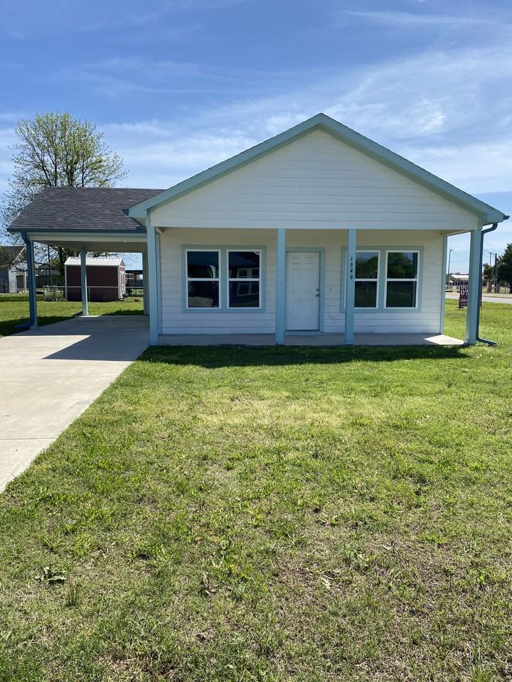 1049 Chesnut Ln #NA - Photo 2 of 14