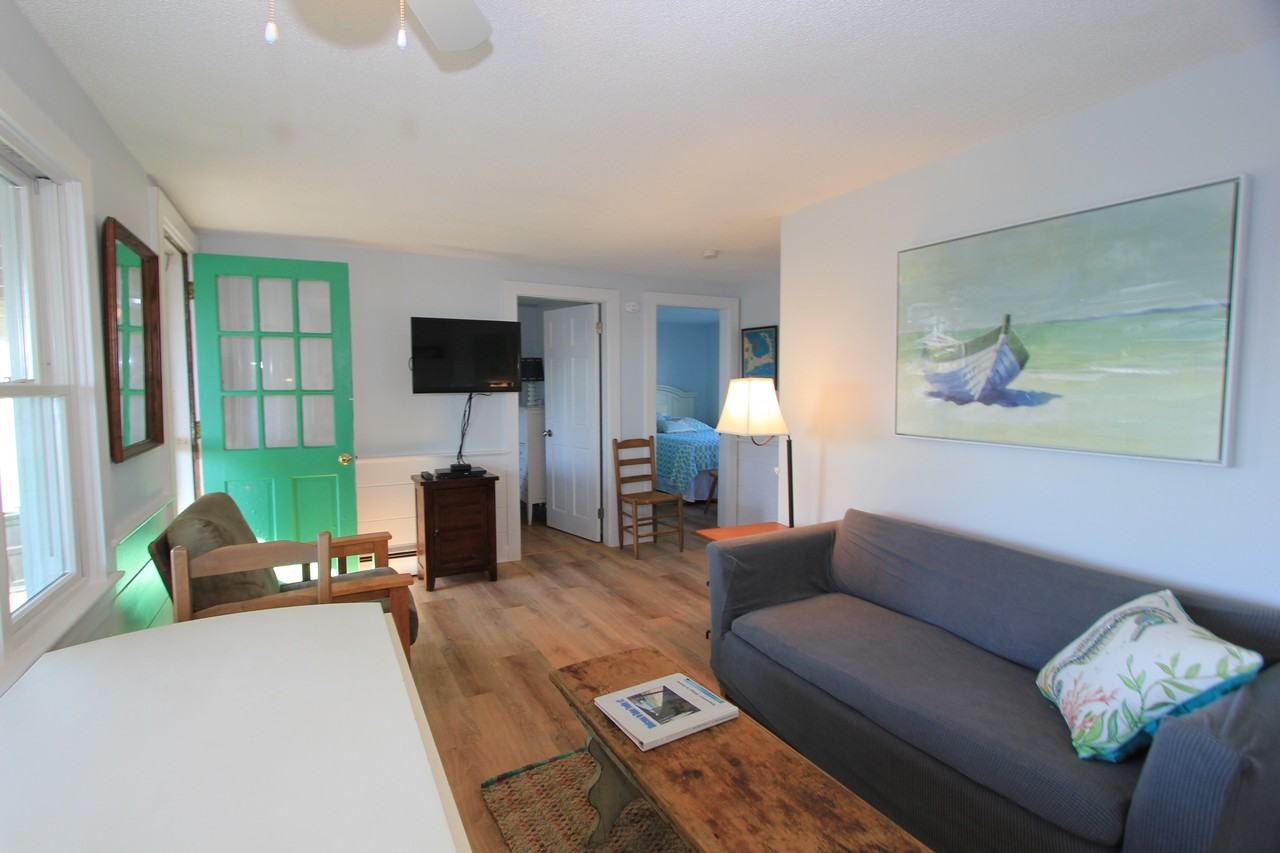 113 N Shore Blvd - Photo 3 of 11