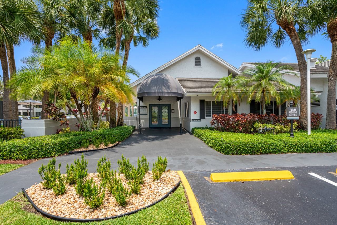 Lakepointe at Jacaranda - Photo 6 of 53