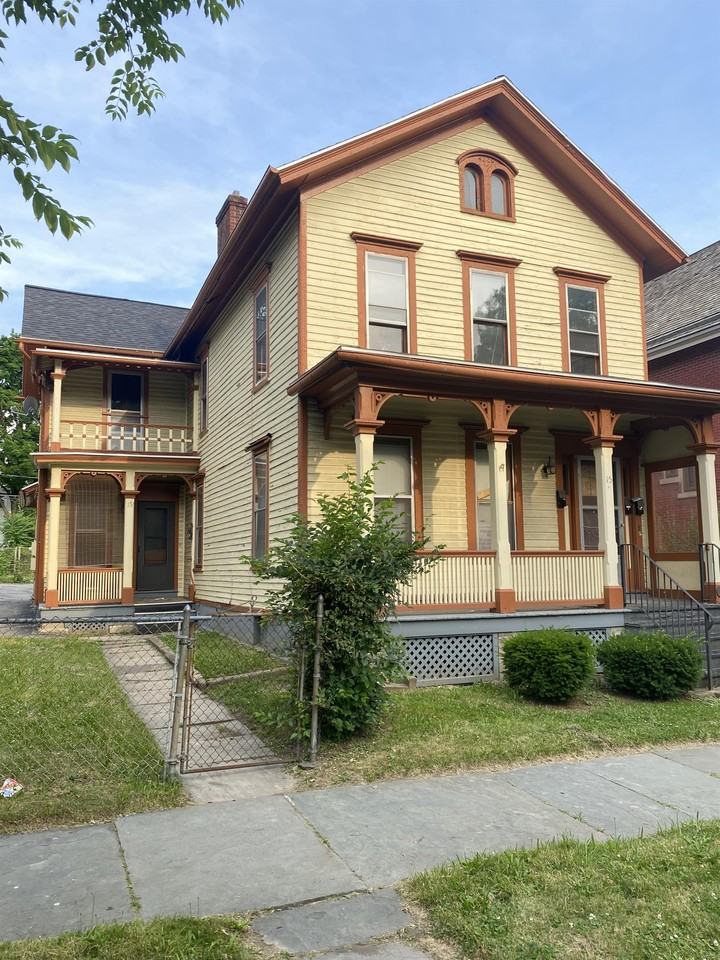 15 Madison St #1 - Photo 2 of 16