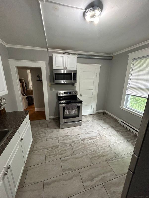 647 E Main St - Photo 3 of 25