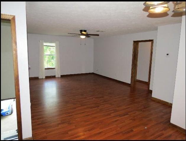 514 S Pool St - Photo 2 of 9