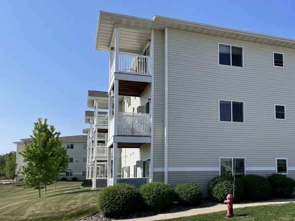 Elk Pointe Apartments - Photo 6 of 16