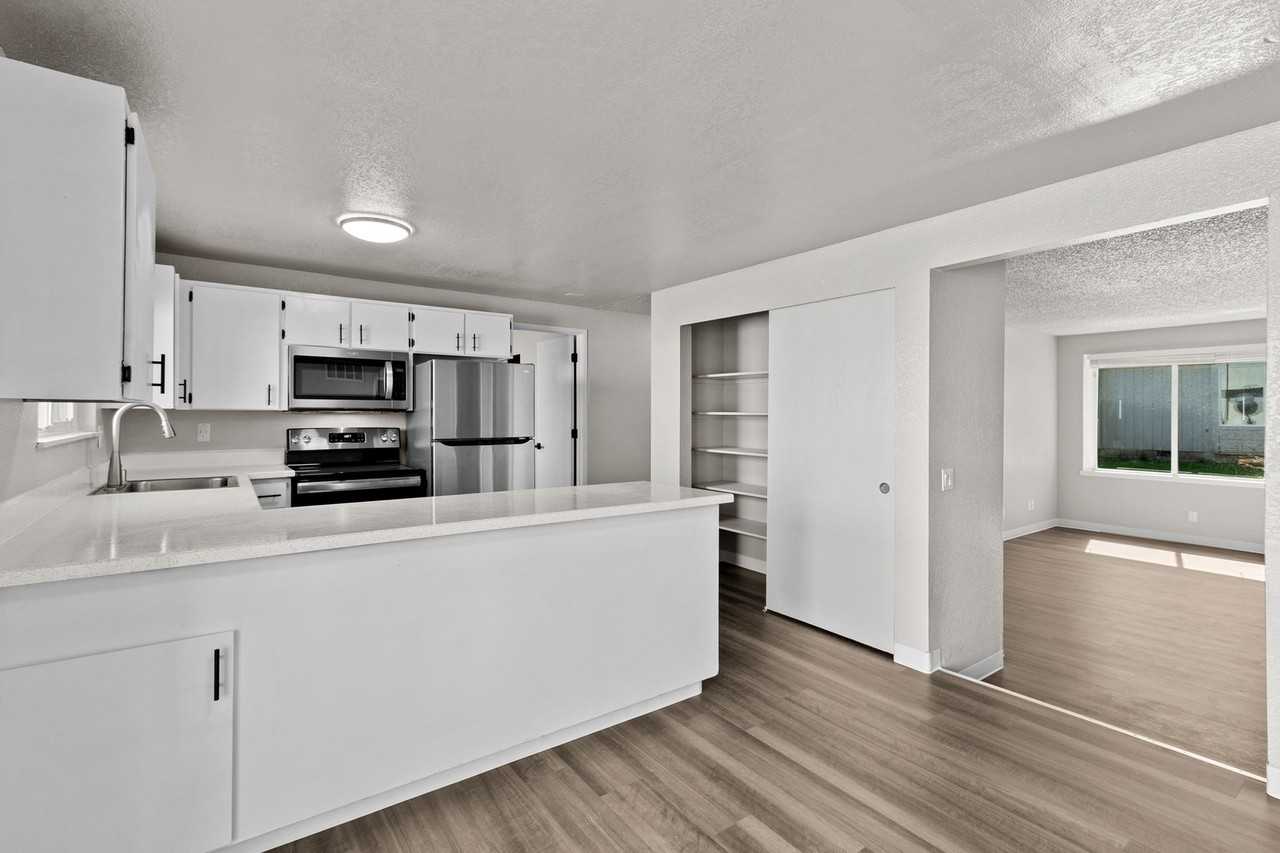 325 S Johnson St #3 - Photo 3 of 40