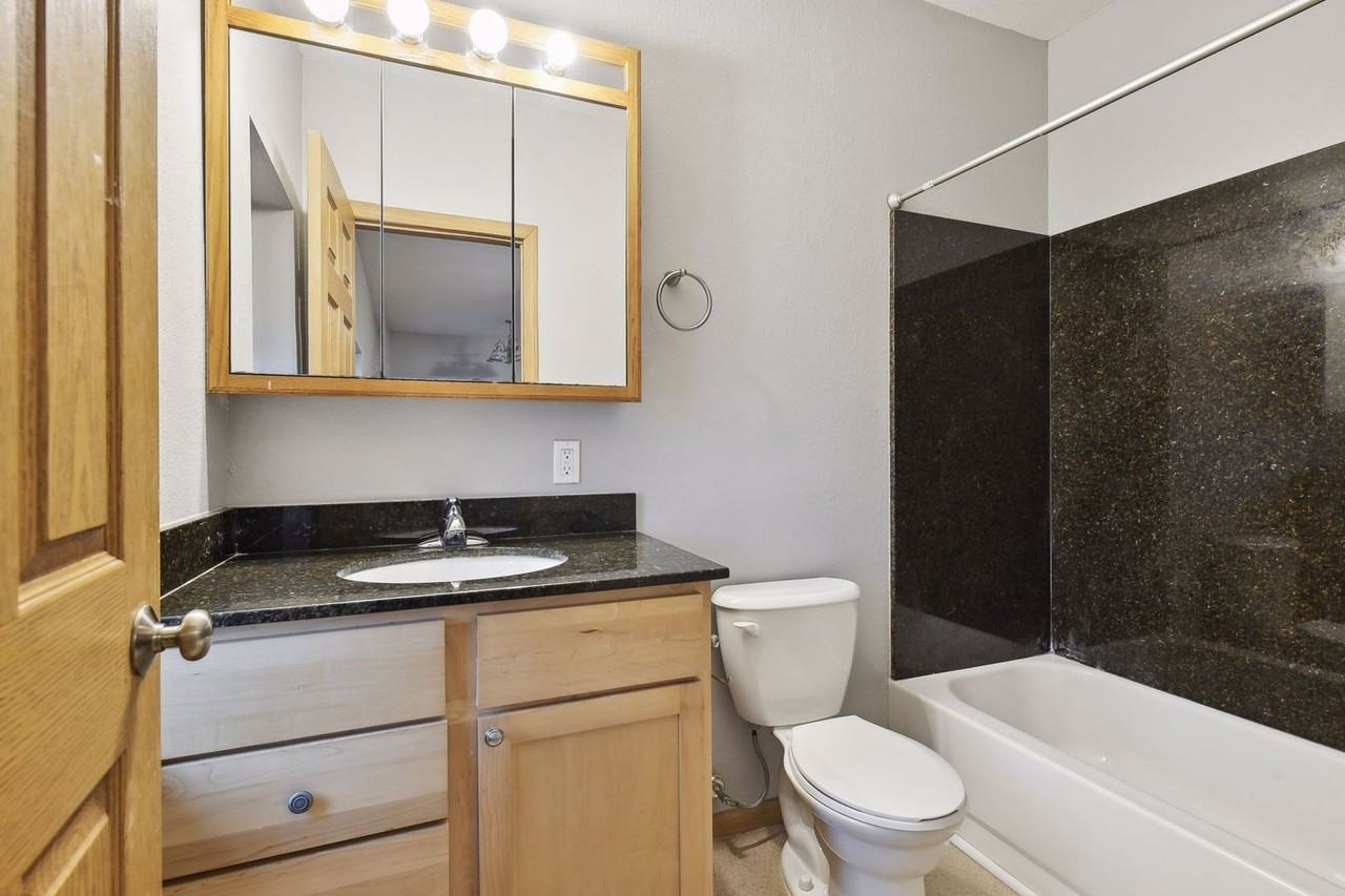 St. George Apartments - Photo 4 of 5