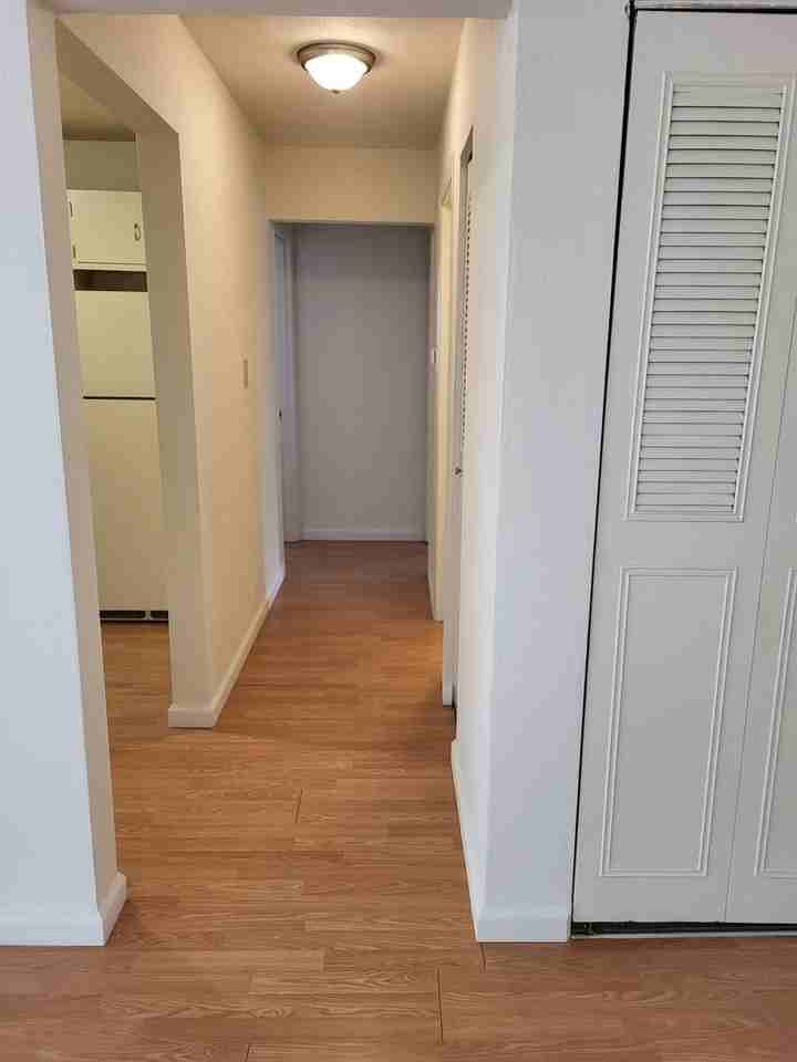 Yorktowne Apartments - Photo 2 of 9