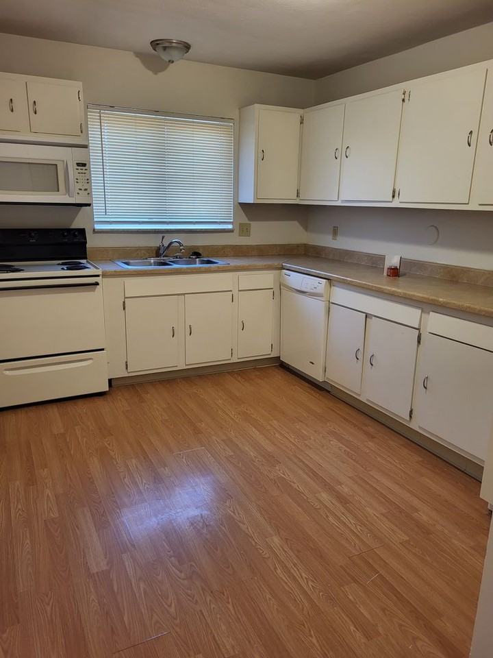 Yorktowne Apartments - Photo 3 of 9