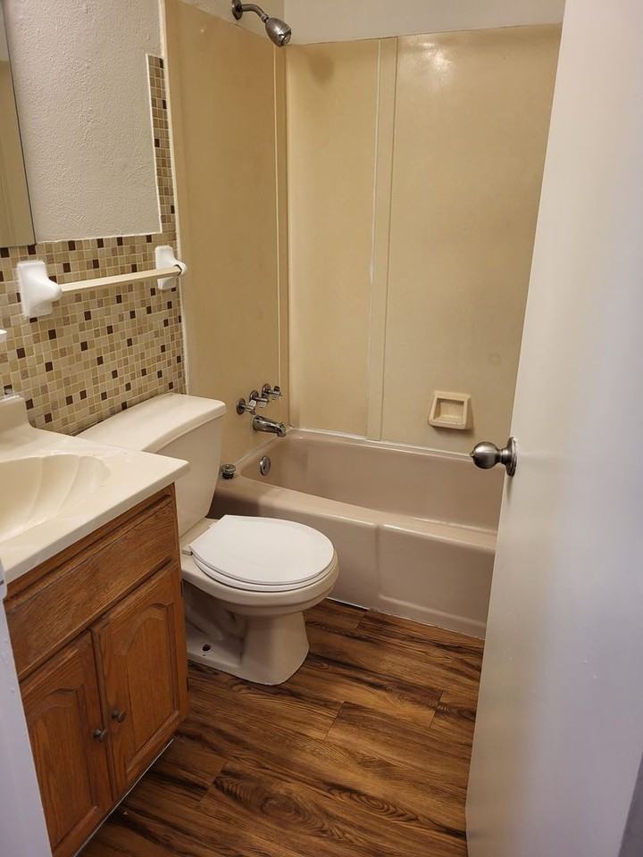 Yorktowne Apartments - Photo 4 of 9
