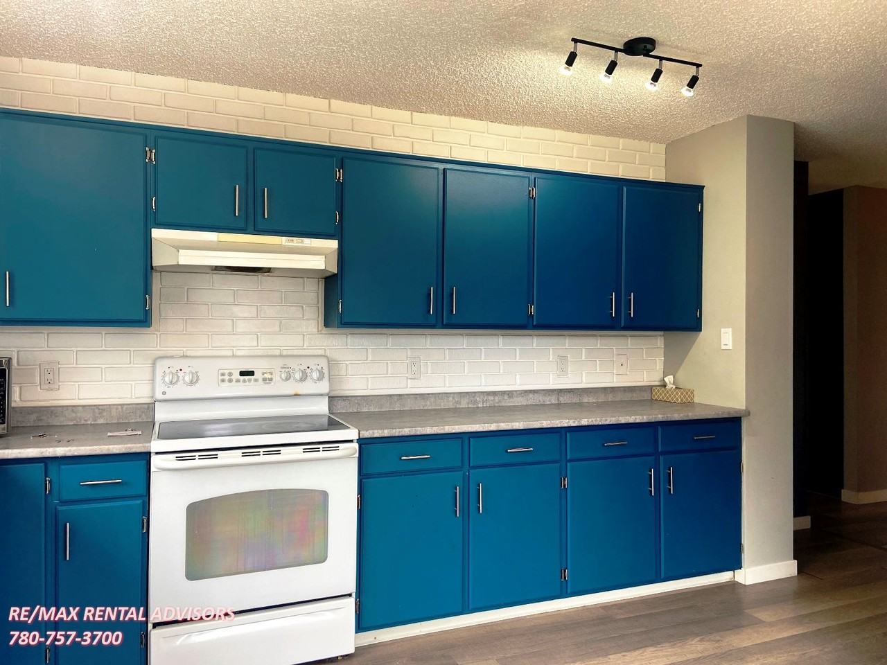 5615 39 Ave Nw - Photo 2 of 21