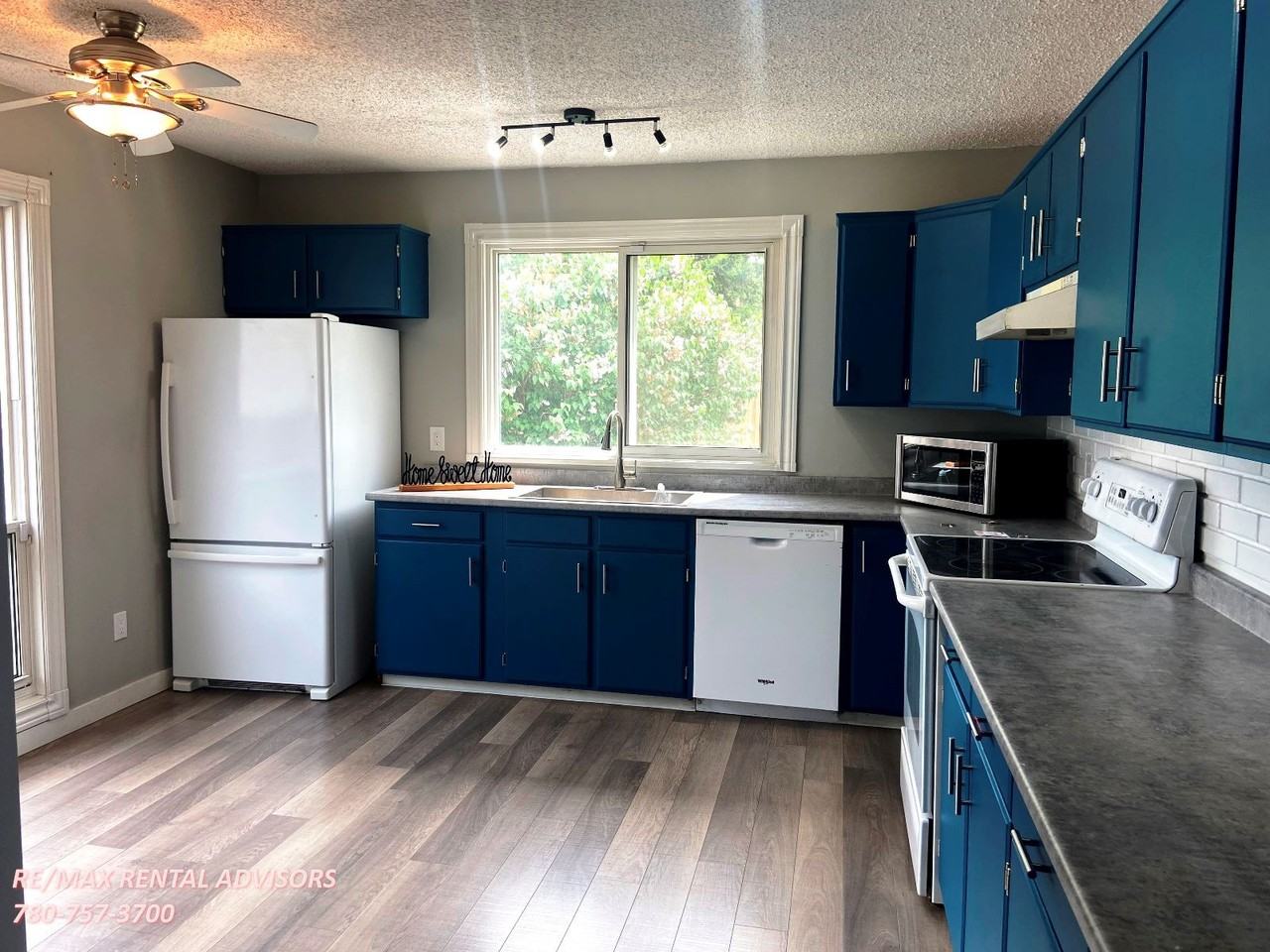 5615 39 Ave Nw - Photo 3 of 21