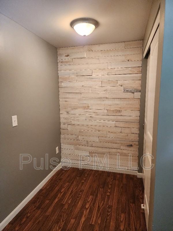 1212 E Henry Clay Ave - Photo 3 of 32