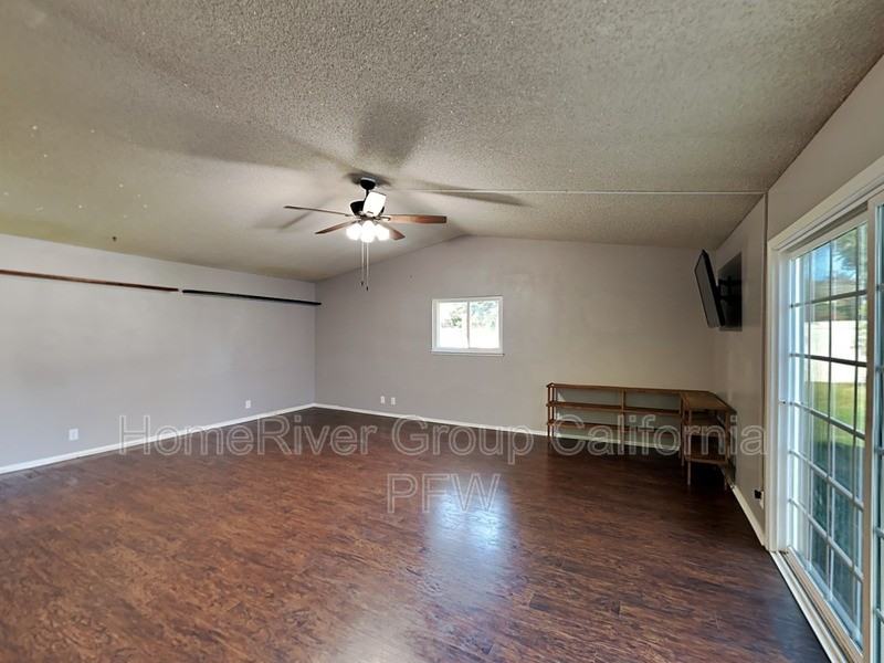 941 Huntswood Way - Photo 3 of 32