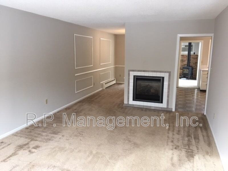 2289 Hillside Ave - Photo 3 of 20