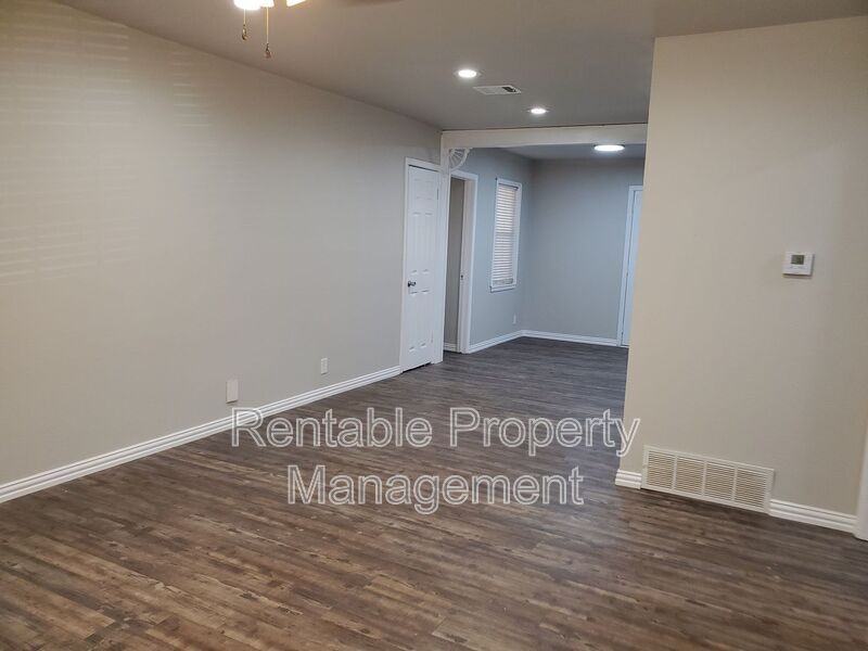 8012 Chaparral Dr - Photo 2 of 19